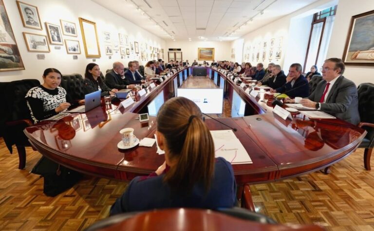 Sheinbaum exige a su gabinete salir al territorio: ‘menos escritorio, más calle’