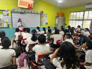 Reciben estudiantes de primaria orientación sobre la Ley para Adolescentes
