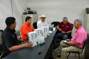 Trabajo coordinado protege a becerros recién nacidos del gusano barrenador
