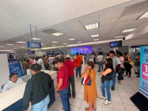 📱⚠️ ¡LARGAS FILAS POR REGISTRO DE LÍNEAS EN MÉXICO!