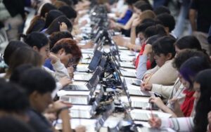 LA UNAM CONFIRMO 22 INTENTOS DE TRAMPA EN EXAMEN PRESENCIAL EN VARIAS MODALIDADES, INCLUSO CON GAGAS IA