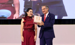 Mónica, la gestora incansable: Américo